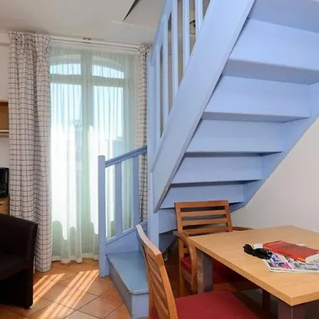 Holiday Park- S2